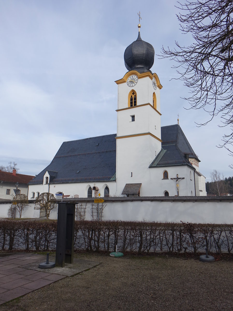 Truchtlaching, Kirche St. Johann Baptist, sptgotisch erbaut im 15. Jahrhundert (26.02.2017)