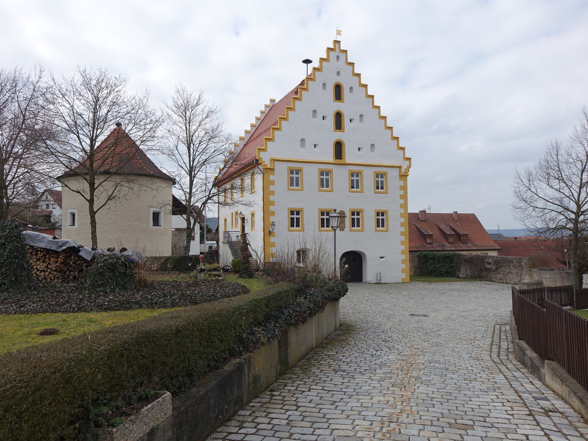 Trunstadt, Rssenbachschloss, stattlicher, dreigeschossiger Satteldachbau mit Staffelgiebel, erbaut 1558 (26.03.2016)