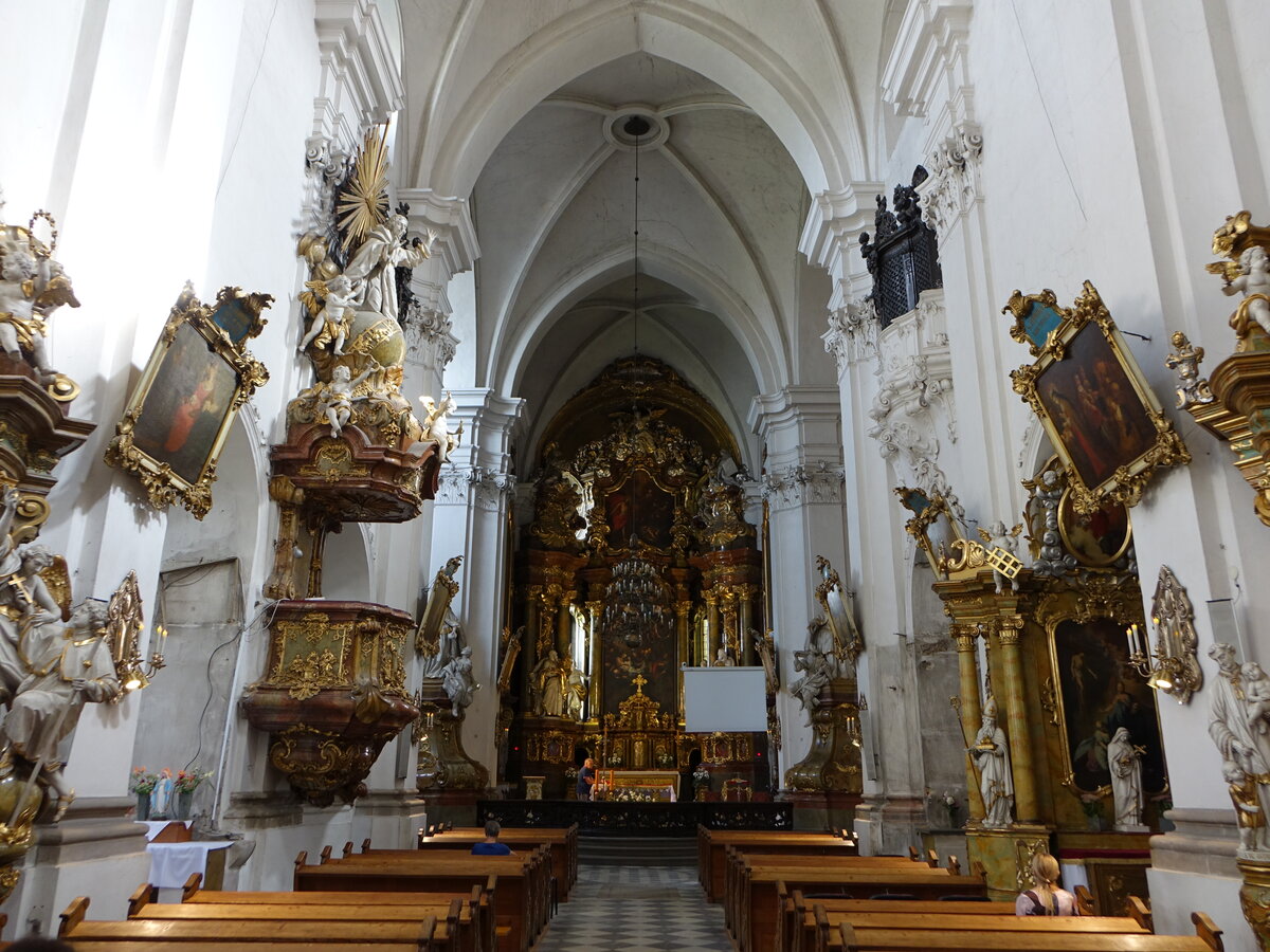 Trzebnica / Trebnitz, Hochaltar und Kanzel in der Klosterkirche, Hochaltarbild Mari Himmelfahrt malte 1748 Christian Philipp Bentum (15.09.2021)