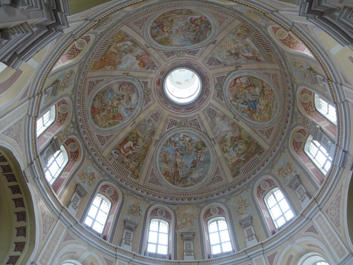 Trzemeszno / Tremessen, Blick in die Vierungskuppel der Stiftskirche St. Michael (12.06.2021)