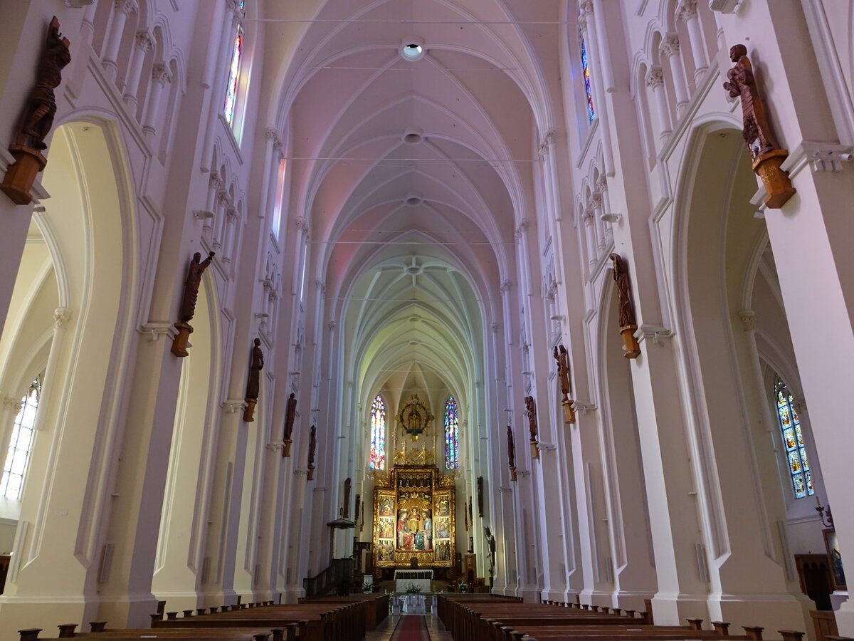 Tschenstochau, neugotischer Innenraum der Kathedrale Hl. Familie (19.06.2021)