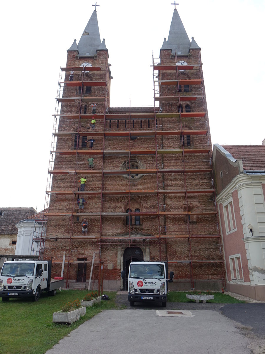 Trje, sptromanische Klosterkirche der Prmonstratenser, erbaut im 13. Jahrhundert, 1762 barock umgestaltet (29.08.2018)