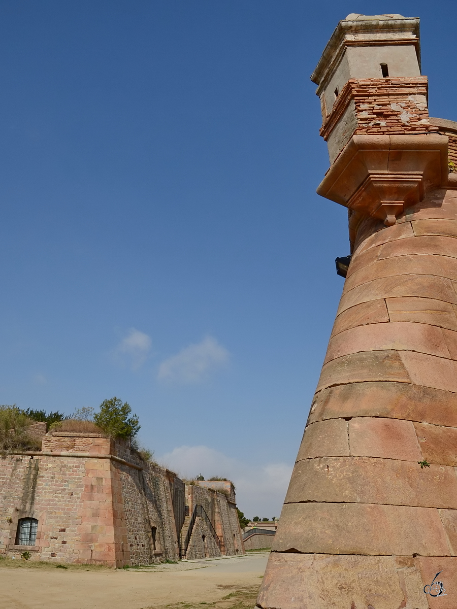 Trme und Mauern des Castell de Montjuic, einer alten Militrfestung aus dem 17. Jahrhundert. (Februar 2012)