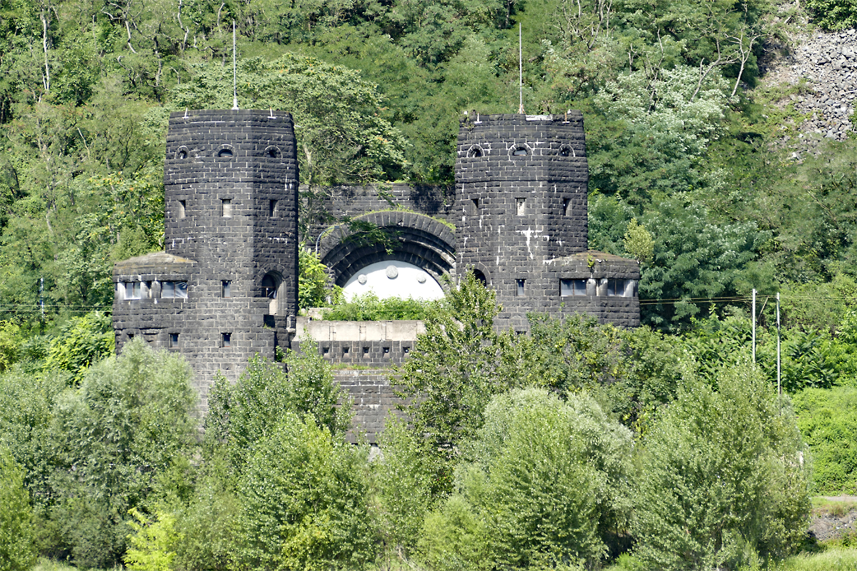 Trme/Pfeiler der  Brcke von Remagen , rechtsrheinisch - 22.08.2017