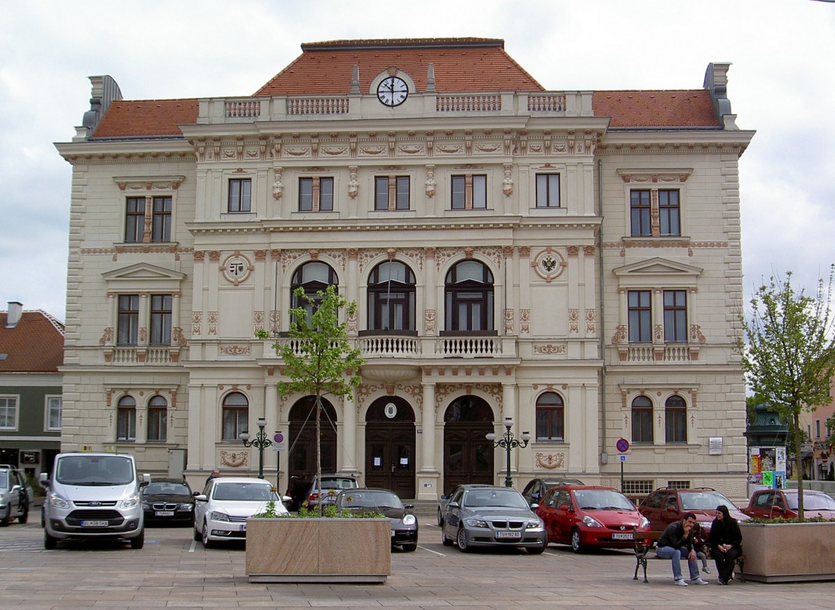 Tulln, Amtsgebude der Bezirkshauptmannschaft am Hauptplatz, erbaut von 1891 bis 1892 durch Ferdinand Nebesky (20.04.2014)