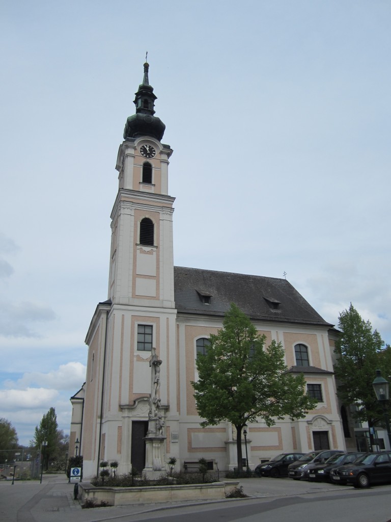 Tulln, Minoritenkirche, erbaut von 1732 bis 1739, Turm erbaut 1819 (20.04.2014)
