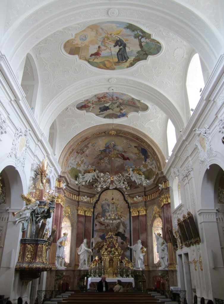 Tulln, spätbarocker Hochaltar der Minoritenkirche, Fresken von Innozenz Moscherosch (20.04.2014)