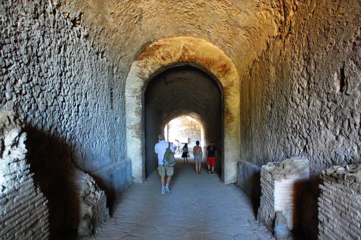 Tunnel zum Amfiteatro in Pompeji. Aufnahmedatum: 24. Juli 2011.