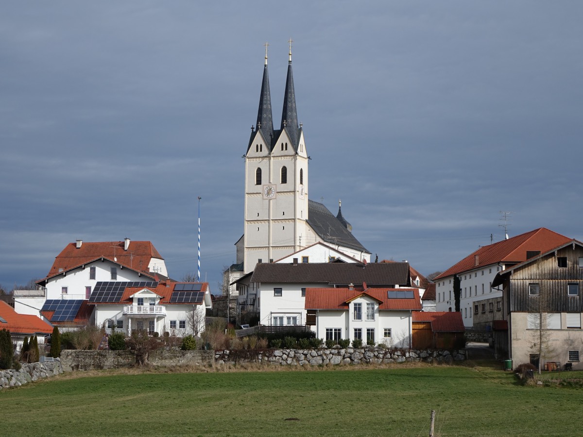 Tuntenhausen, Maria Himmelfahrt Kirche, erbaut von 1470 bis 1480, Doppeltrme erbaut von 1513 bis 1533 (09.02.2016)