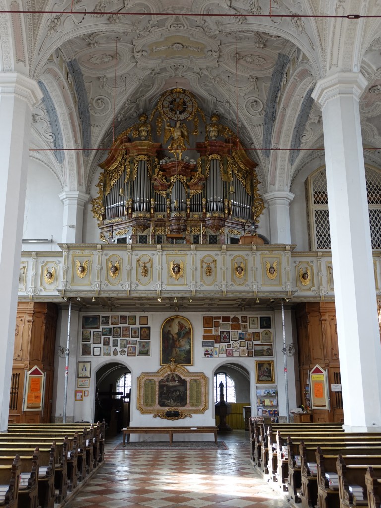 Tuntenhausen, Orgelempore in der Maria Himmelfahrt Kirche, Orgel erbaut 1745 durch  Johann Christoph Egedacher, Orgelwerk von 1976 erbaut durch Franz Wappmannsberger (09.02.2016)