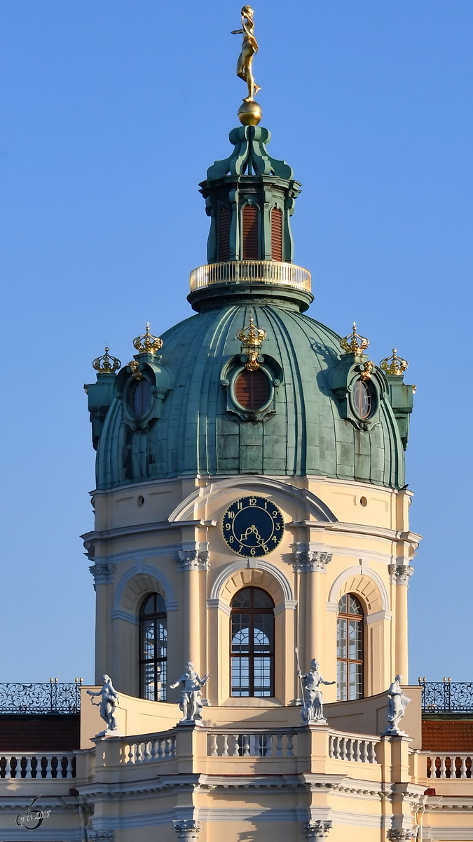 Turm des um 1700 entstandenen Schloss Charlottenburg Ende April 2018 in Berlin.