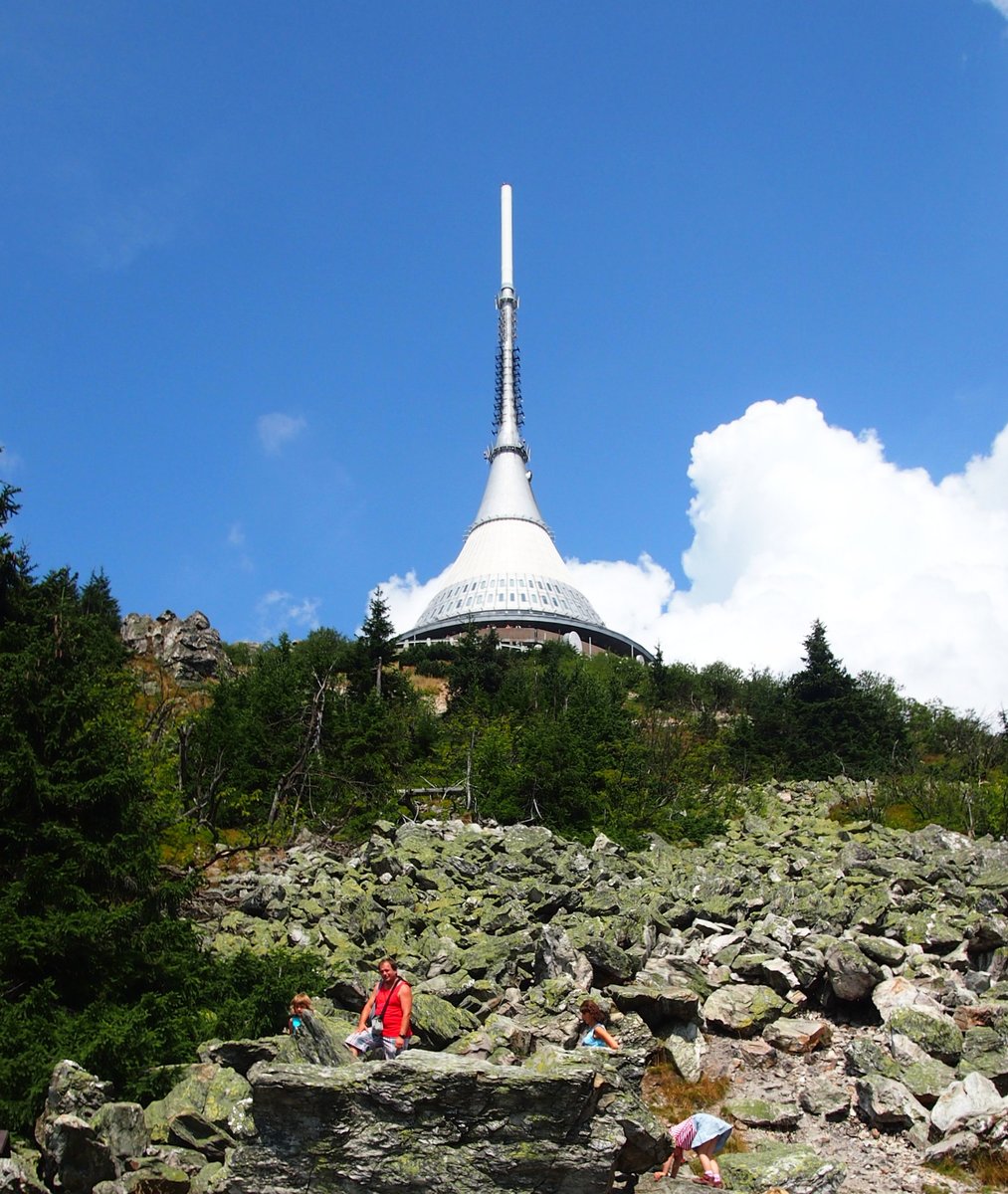 Turm mit Sendestation und Restaurant auf dem Jested (Jeschken), 1012m, bei Liberec (Reichenberg) am 7.8.2014.