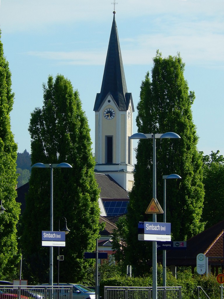 Turm der Stadtpfarrkirche  Maria Unbefleckte Empfngnis  in der Grenzstadt Simbach/Inn; 150508