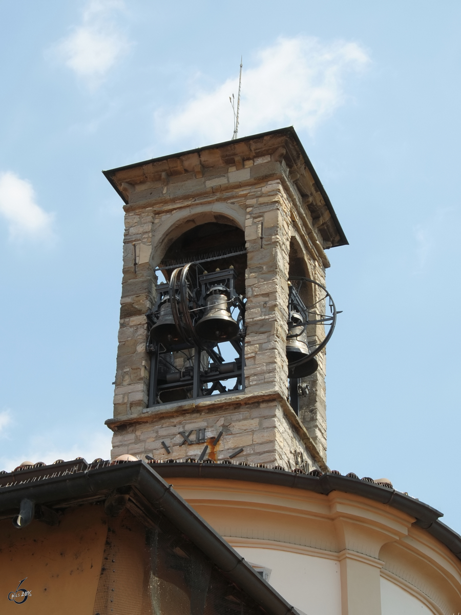 Turmspitze der katholischen Kirche Parrocchia di  San Giorgio Martire  in Orio al Serio. (Juli 2010)