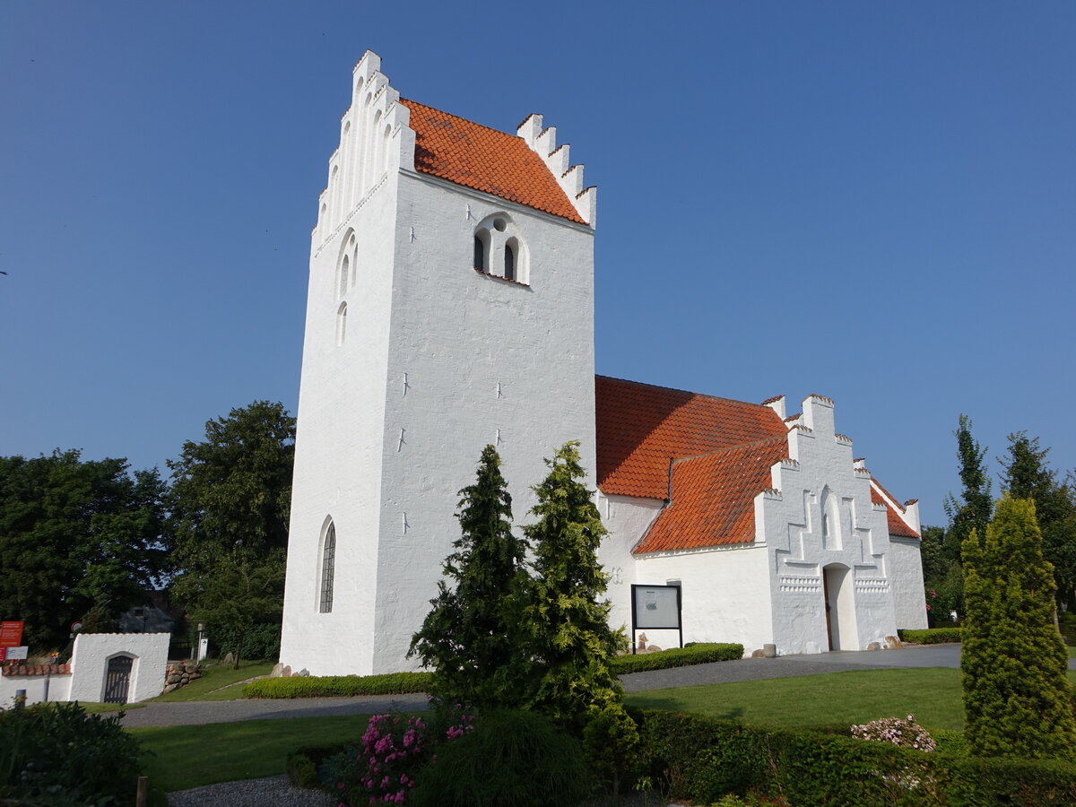 Tuse, romanische evangelische Dorfkirche, erbaut im 12. Jahrhundert (17.07.2021)