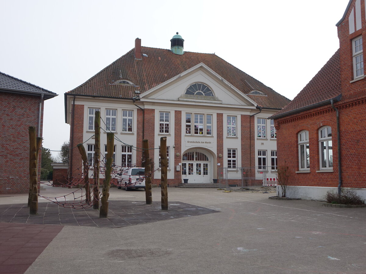 Twistringen, Grundschule am Markt, erbaut 1911 (23.03.2026)