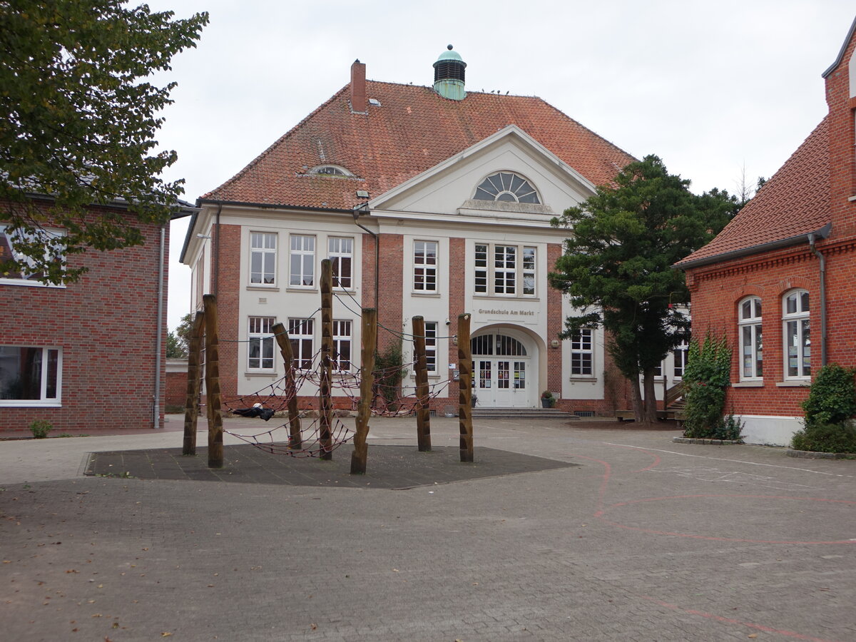 Twistringen, Hauptgebude der Grundschule am Markt (07.10.2021)