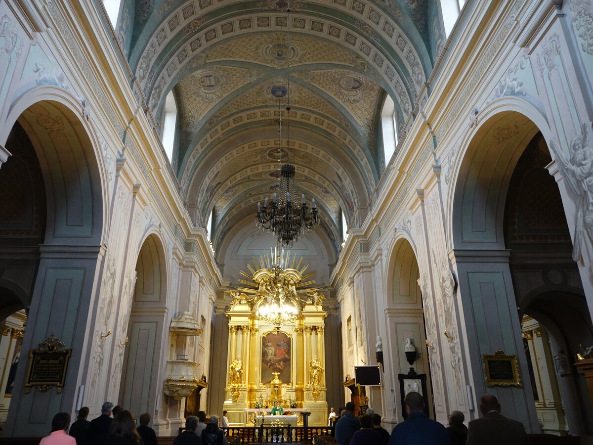 Tykocin, Innenraum der Pfarrkirche Hl. Dreifaltigkeit, Rokokofresken von 1794 und Skulpturen von Johann Redler (05.08.2021)