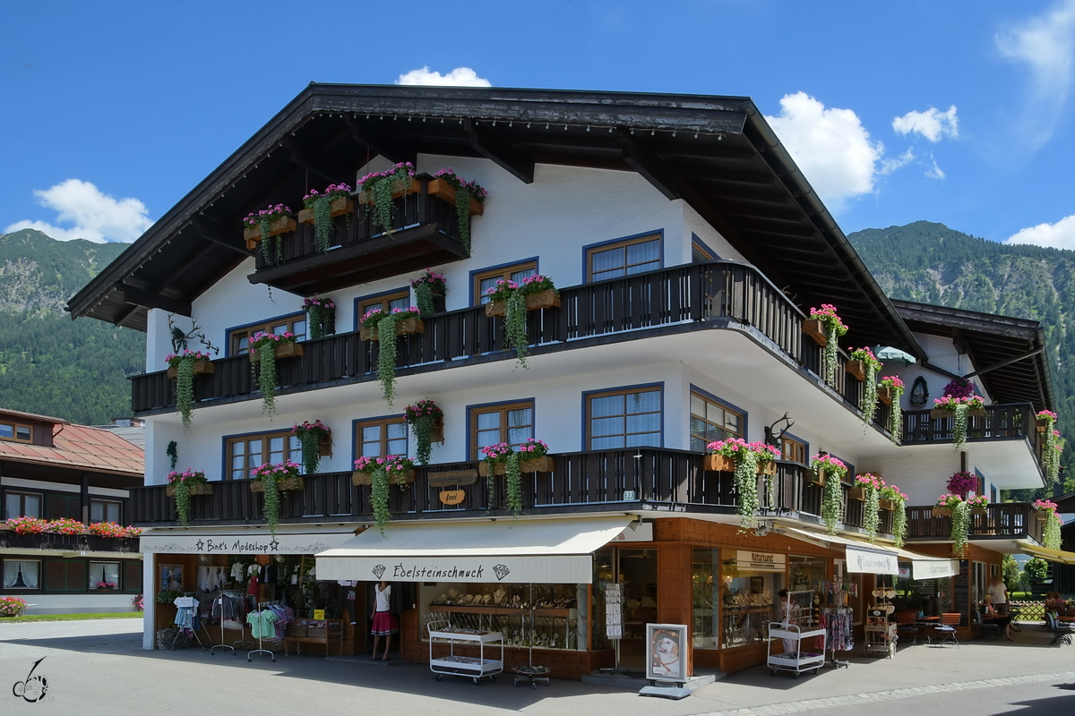 Typisch bayrische Huser in Oberstdorf. (Juli 2017)