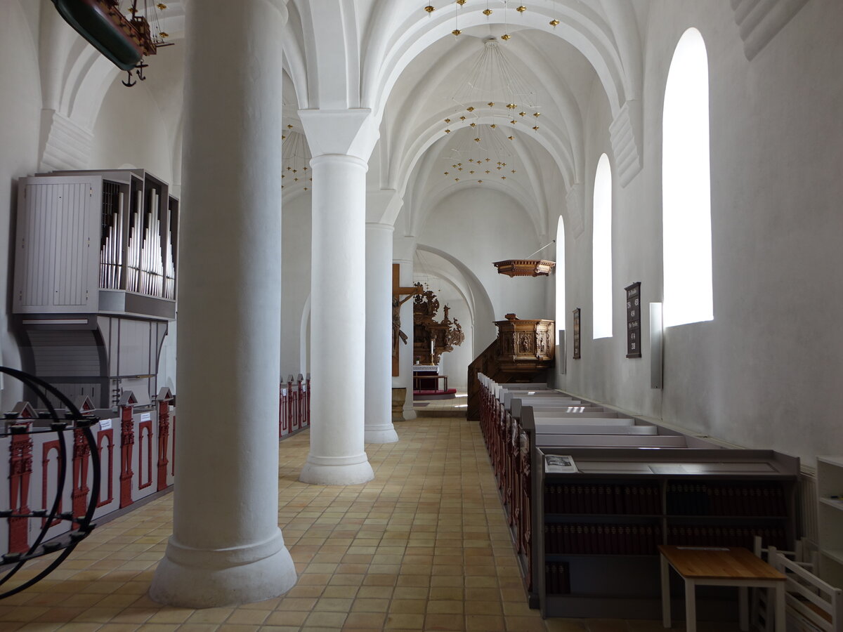 Ubby, Innenraum mit Starup Orgel von 1963 in der Ev. Kirche (17.07.2021)