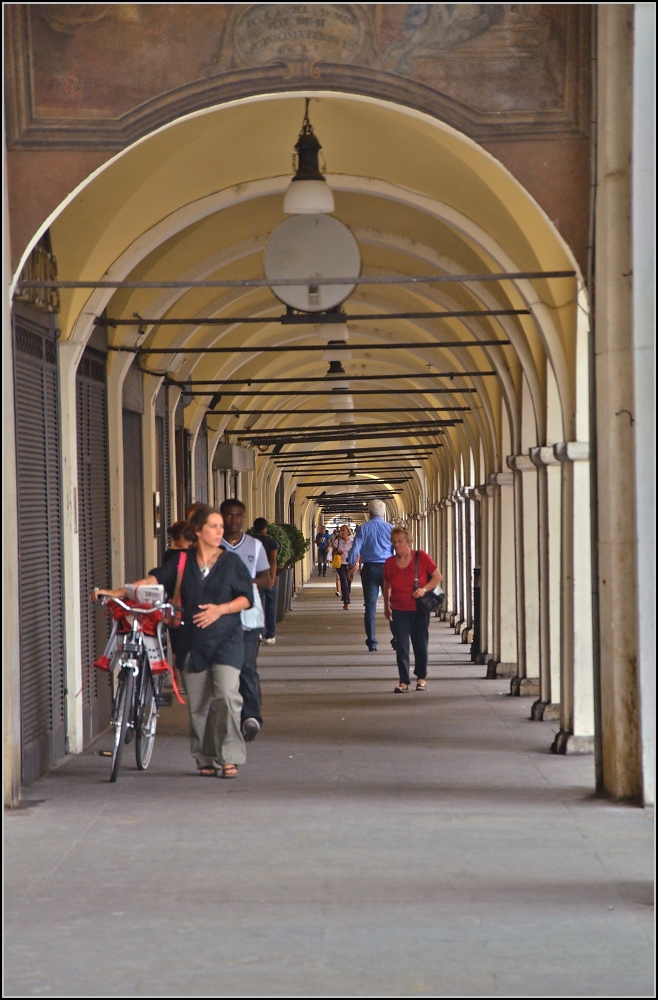 <U>Brescia.</U>

Arkaden auf der Piazza Loggia. Sommer 2011.