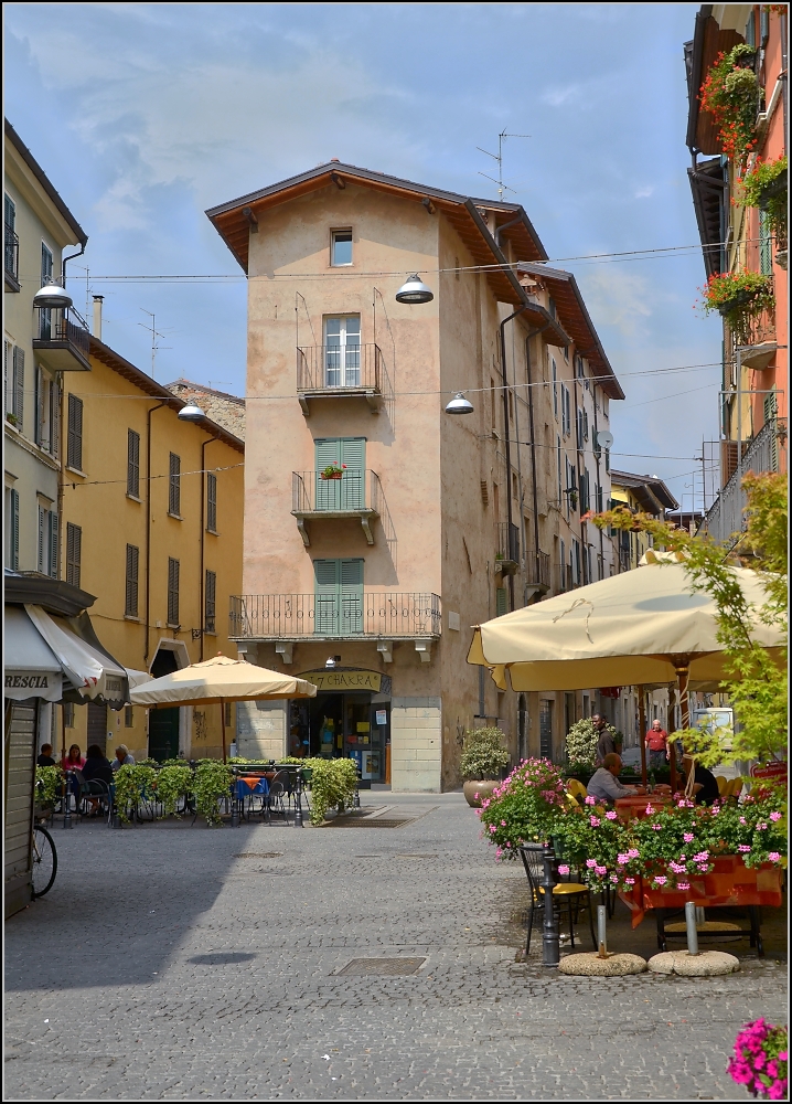 <U>Brescia.</U>

Platz am Torre della Palata. Sommer 2011.