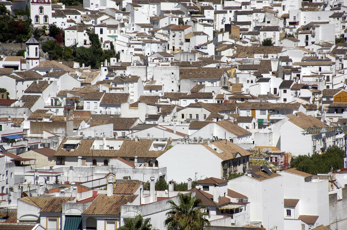 Ubrique liegt auf der Route der Weien Drfer (Ruta de los Pueblos Blancas). Aufnahme: Juli 2014.