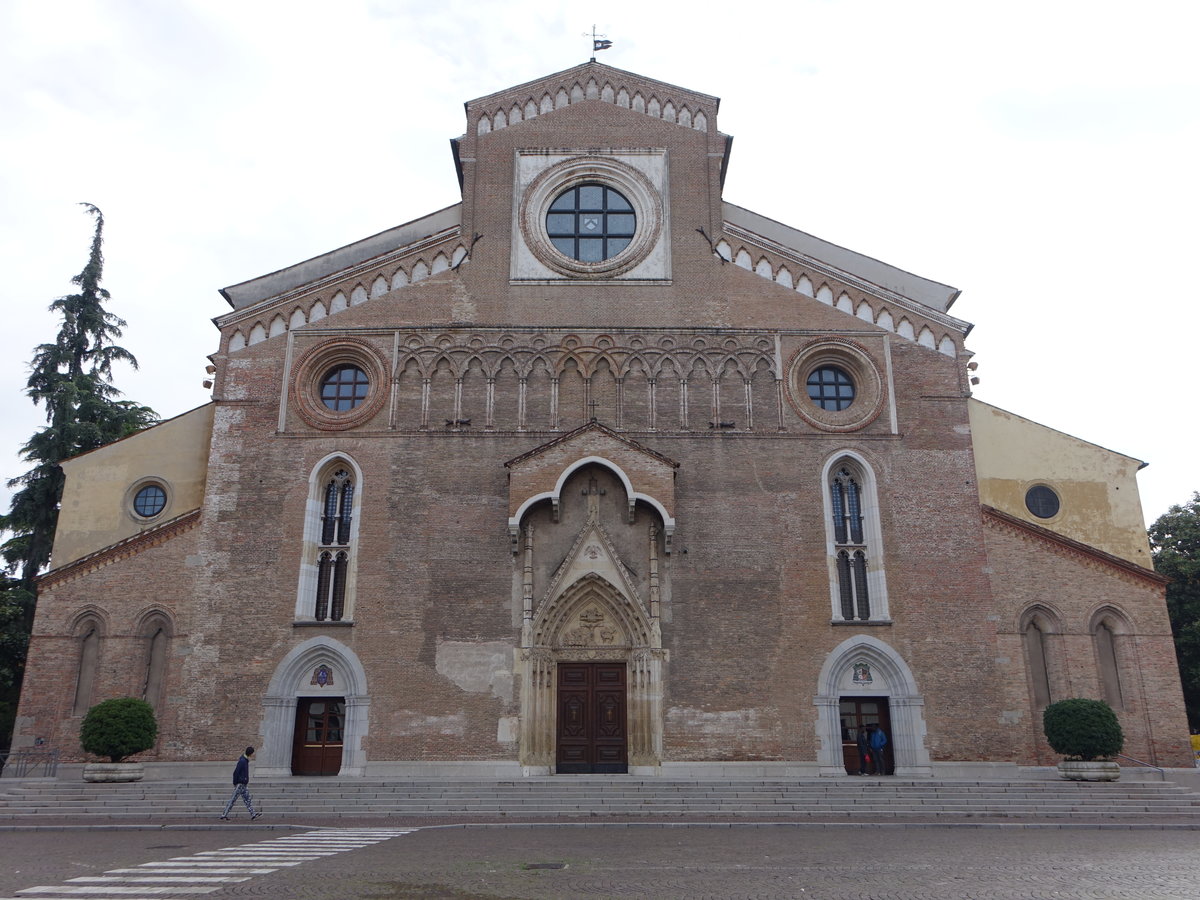 Udine, Dom St. Maria Annunziata, erbaut ab 1225 im romanischen Stil, Achteckiger Glockenturm 15. Jahrhundert (07.05.2017)