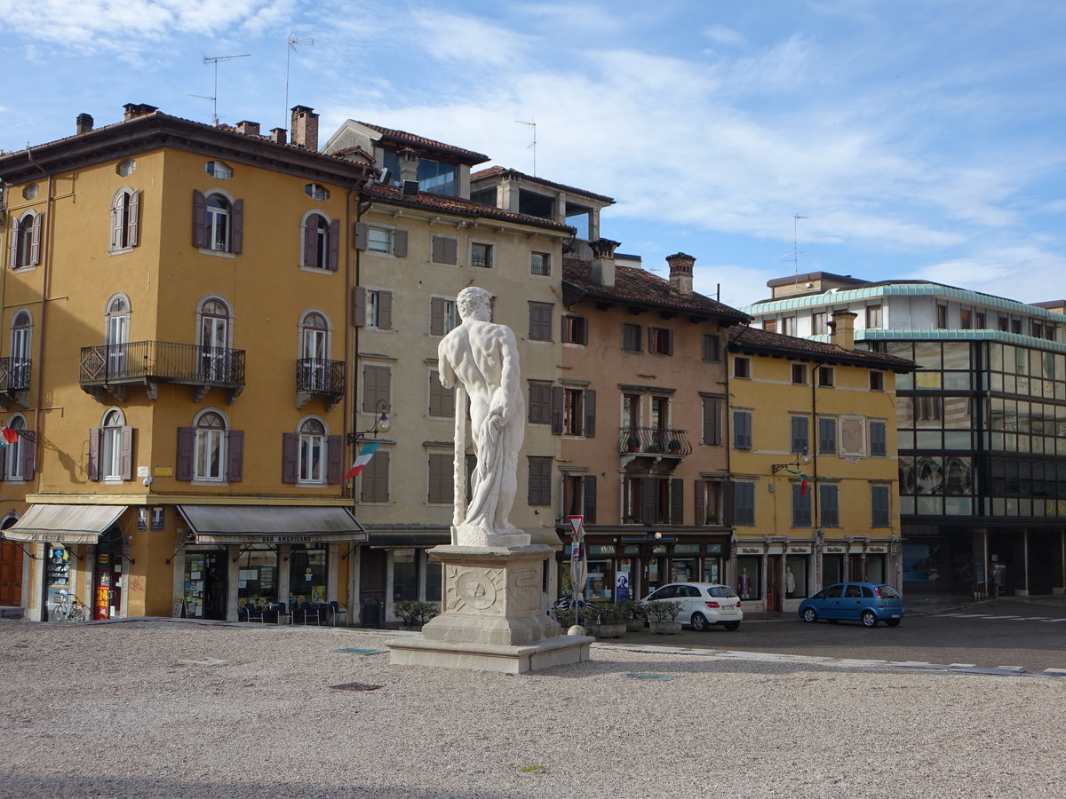 Udine, Gebude an der Piazza della Liberta in der Altstadt (07.05.2017)