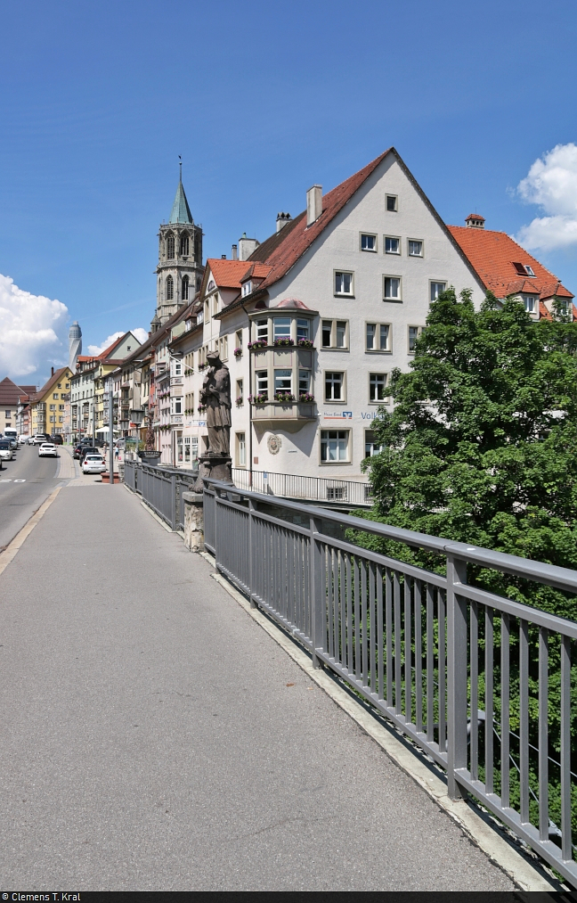 ber die Hochbrcke gelangt man zur historischen Stadtmitte von Rottweil, der ltesten Stadt Baden-Wrttembergs. Im Hintergrund sind u.a. der Kapellenturm und der 246 Meter hohe TK Elevator Testturm zu erkennen.

🕓 11.6.2021 | 14:47 Uhr