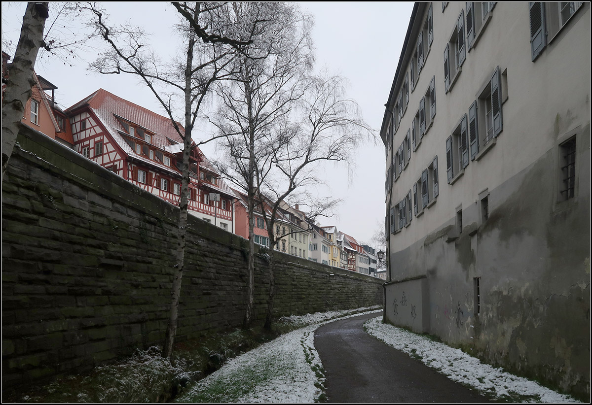 berlingen -

Der Fuweg im Espachgraben war fr uns auch eine schne Verbindung vom Hotel zum Bahnhof von berlingen. Rechts das groe Gebude war frher das Franziskanerkloster, heute ein Alten- und Pflegeheim.

08.10.2018 (M)

