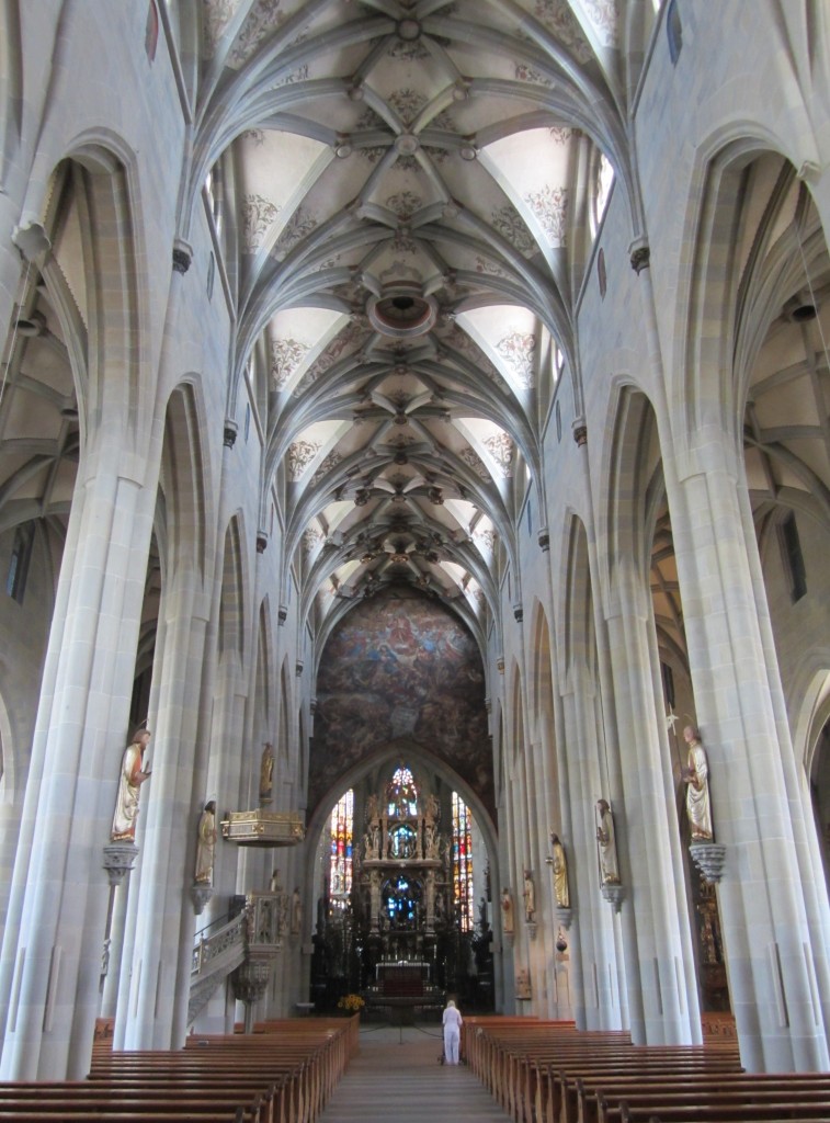 Überlingen, Mittelschiff des Münster St. Nikolaus, Holzaltar von Jörg Zürn (23.06.2014)