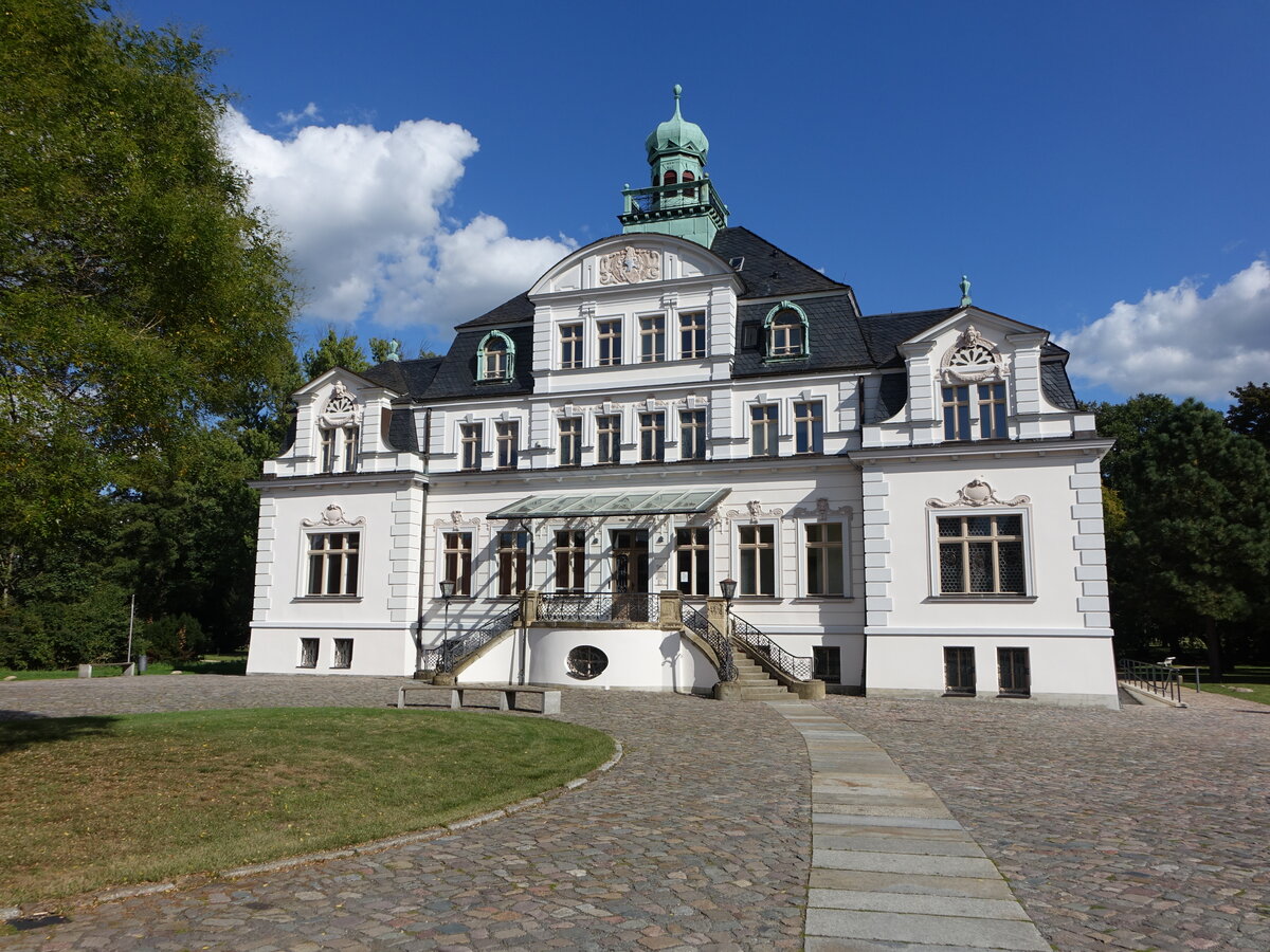 Uebigau, Schloss, erbaut Anfang des 19. Jahrhundert (07.09.2025)