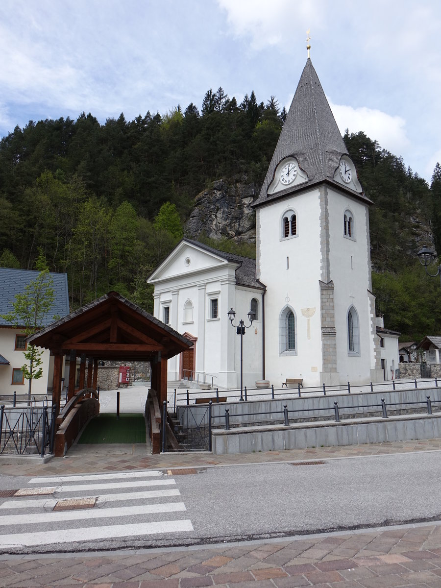 Ugovizza, St. Philip und Jakob Kirche, erbaut bis 1280 durch den Bischof von Leiningen, barockisiert 1668 (05.05.2017)