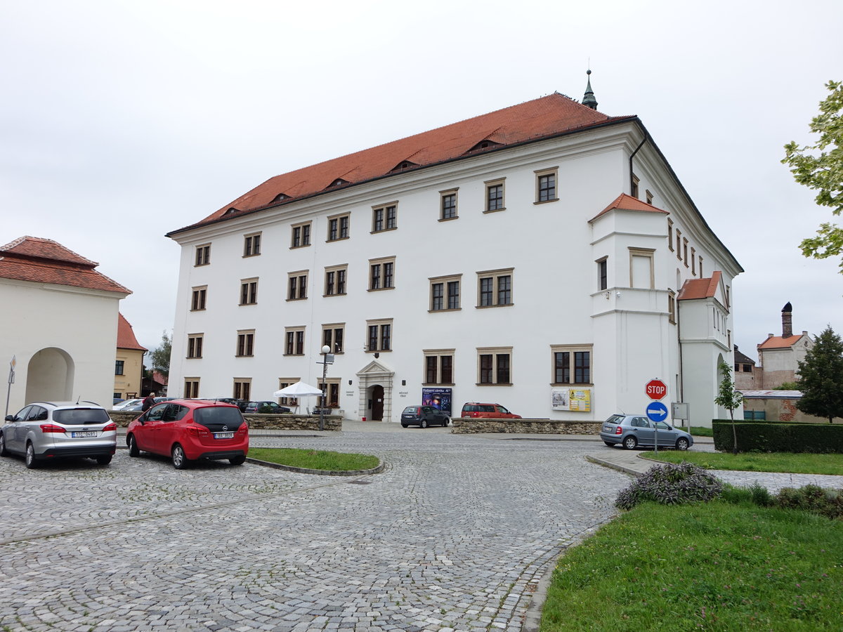 Uhersky Ostroh / Ungarisch Ostrau, Schloss, erbaut von 1560 bis 1570 von den Herren von Kunowitz (04.08.2020)