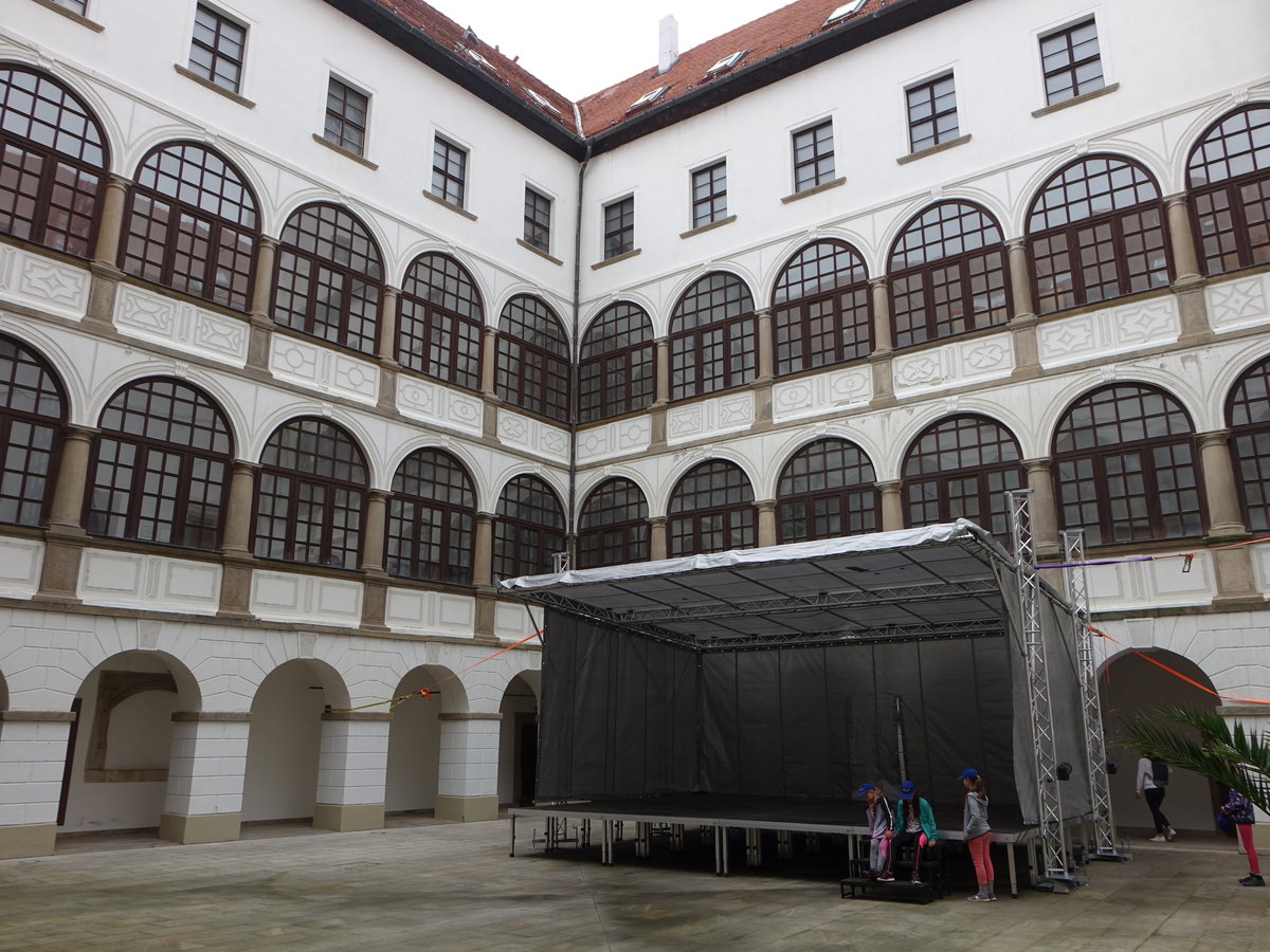 Uhersky Ostroh / Ungarisch Ostrau, Arkadenhof im Renaissance Schloss (04.08.2020)