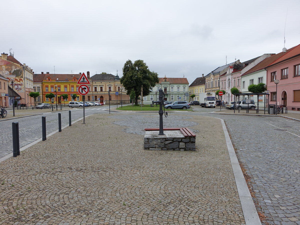 Uhersky Ostroh / Ungarisch Ostrau, Gebude am Hauptplatz Namesti St. Ondreje (04.08.2020)