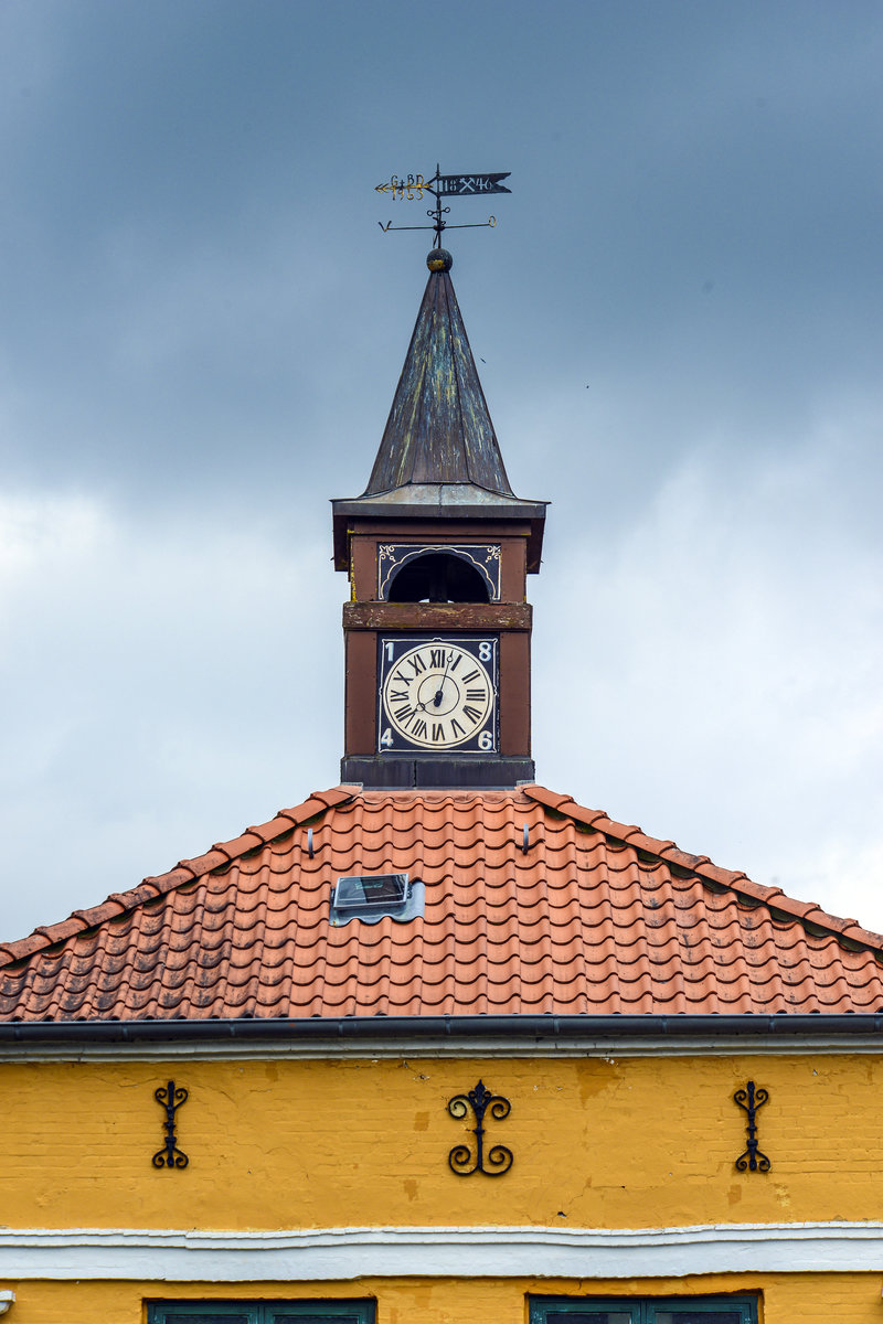 Uhrwerk am Turmgebude in Kupfermhle (Gemeinde Harrislee). Aufnahme: 1. Juni 2019.
