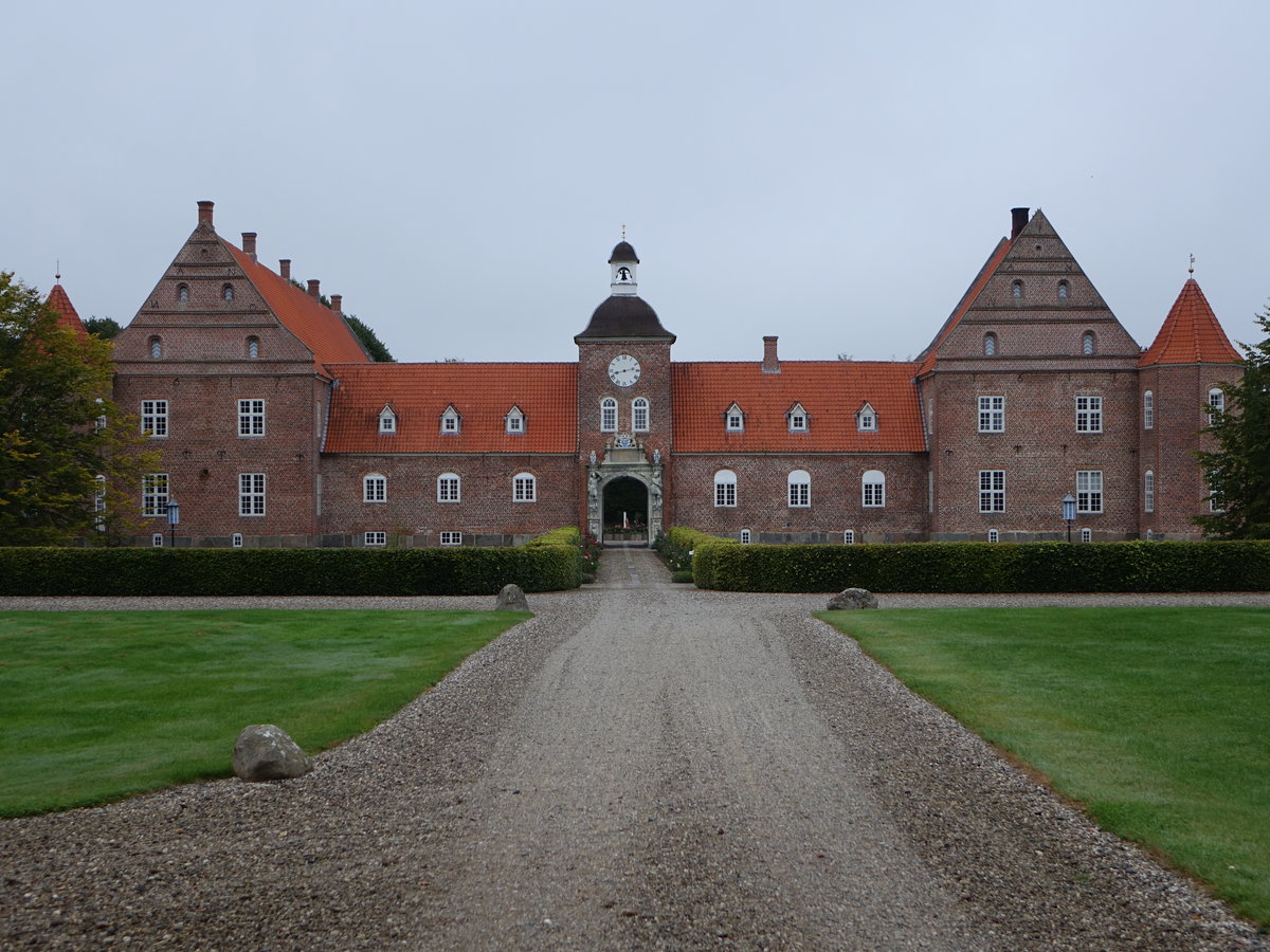 Ulstrup, dreiflgeliger Herrensitz, erbaut ab 1591 fr den Reichsrat Christen Skeel (21.09.2020)