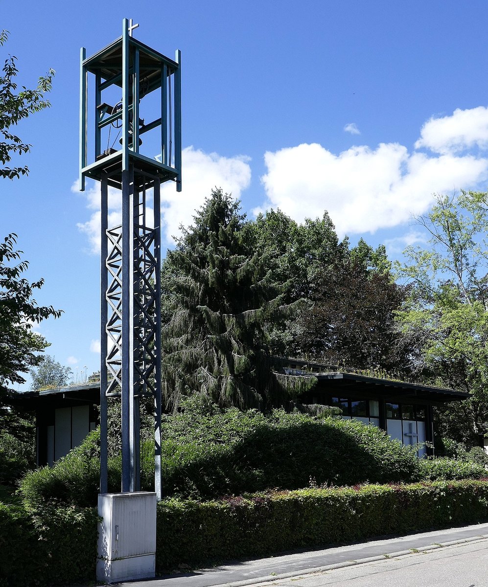 Umkirch, der freistehende Glockenturm der evangelischen Kirche, Juli 2020 