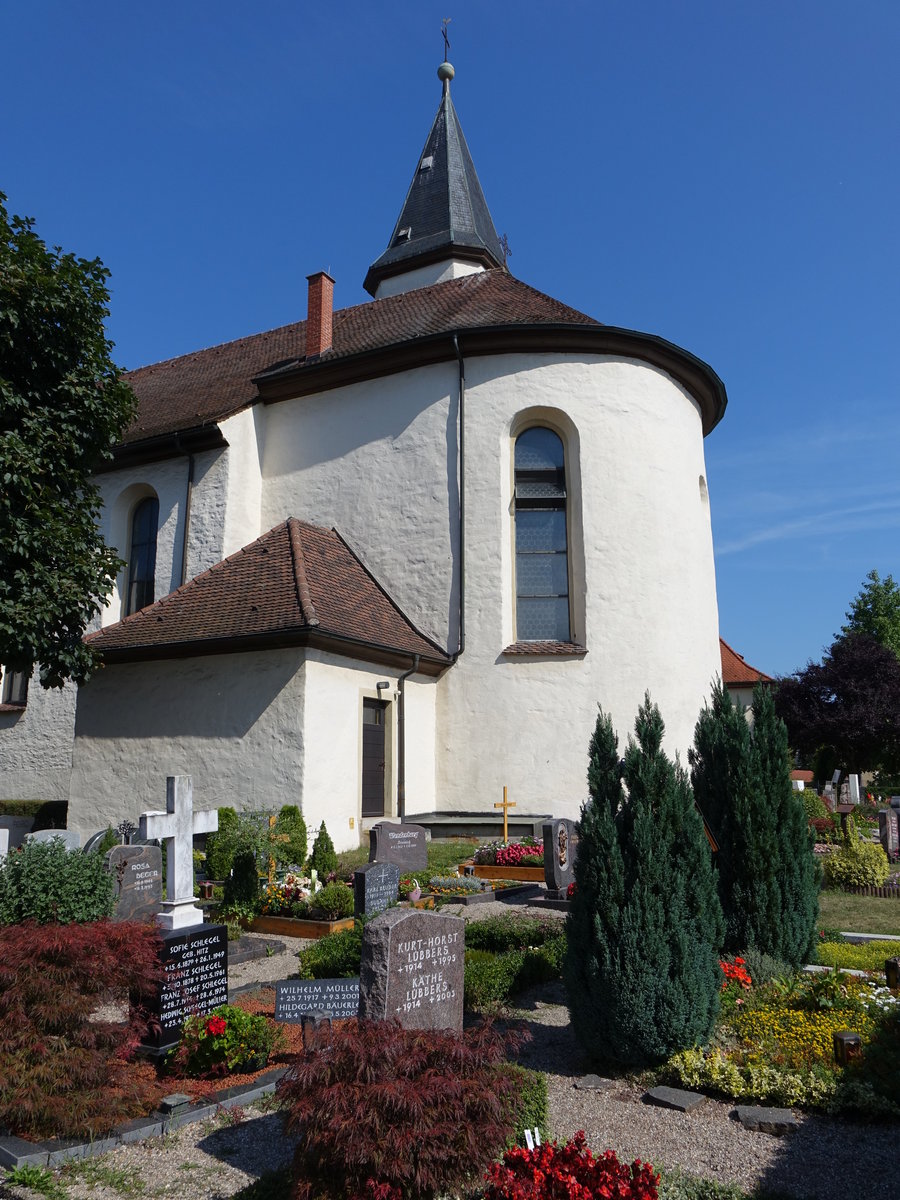 Umkirch, Pfarrkirche Maria Himmelfahrt, erbaut im 11. Jahrhundert, gotischer Umbau im 14. Jahrhundert, barocke Umgestaltung von 1760 bis 1765 (15.08.2016)