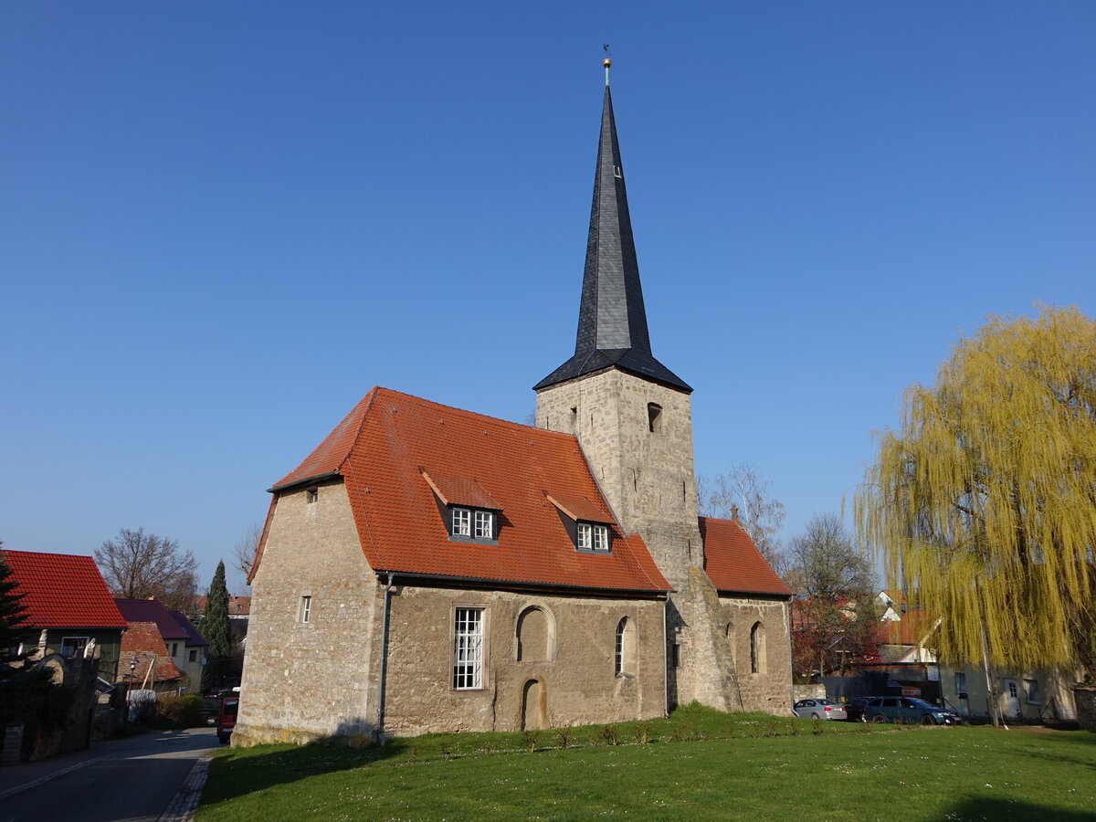 Umpferstedt, evangelische Dorfkirche, erbaut im 16. Jahrhundert (09.04.2023)