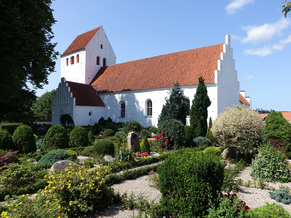 Undlse, evangelische Dorfkirche, erbaut im 12. Jahrhundert, Kirchturm und Waffenhaus 15. Jahrhundert (17.07.2021)