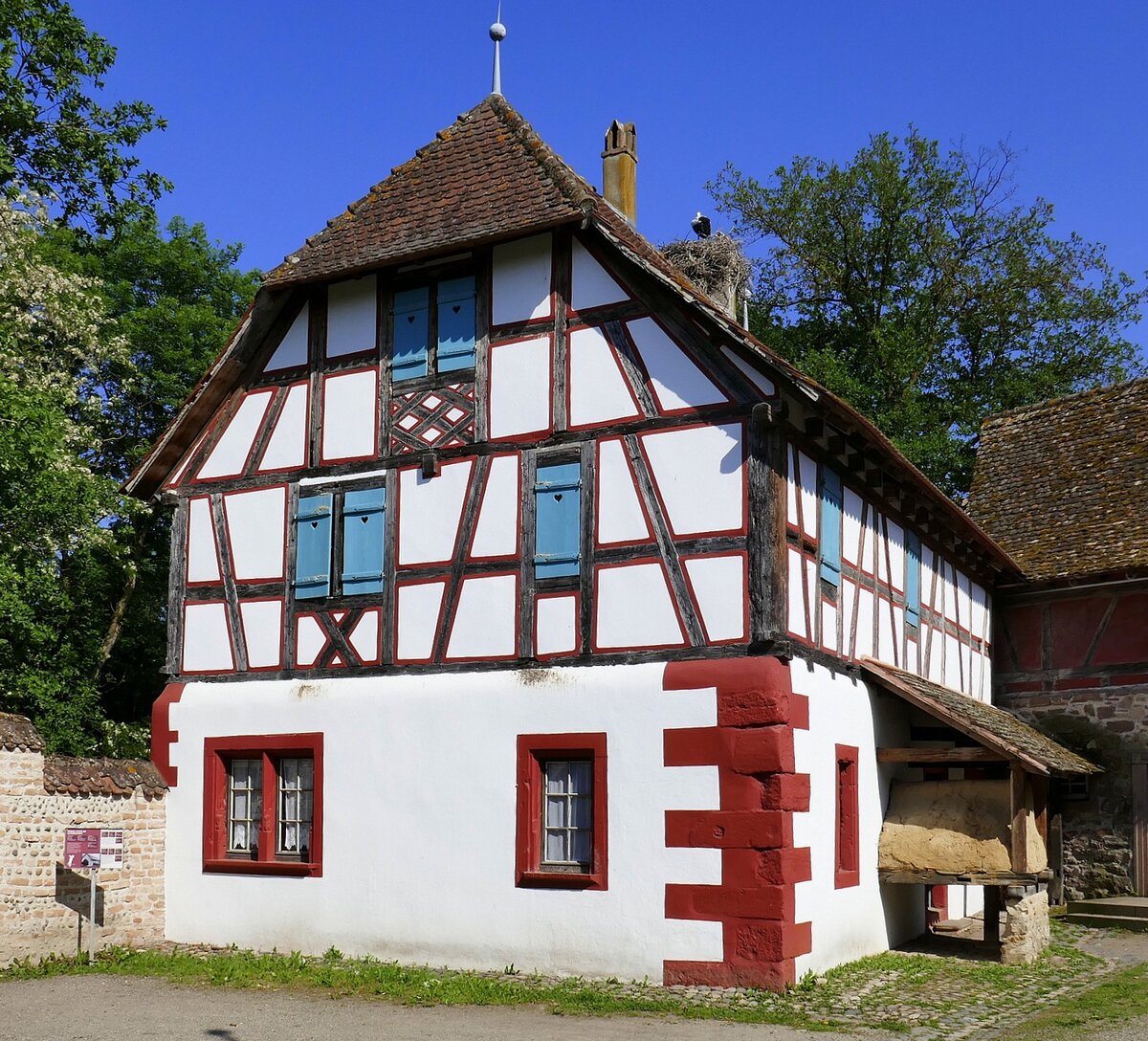 Ungersheim, ECO-Museum, mittelalterliches Wohnhaus eines Bauerngutes aus dem Elsa, Mai 2025