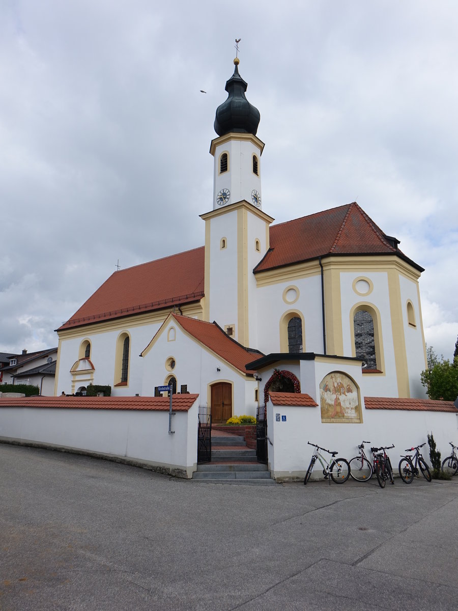 Unholzing, Pfarrkirche St. Quirin, erbaut von 1735 bis 1740 (23.04.2017)