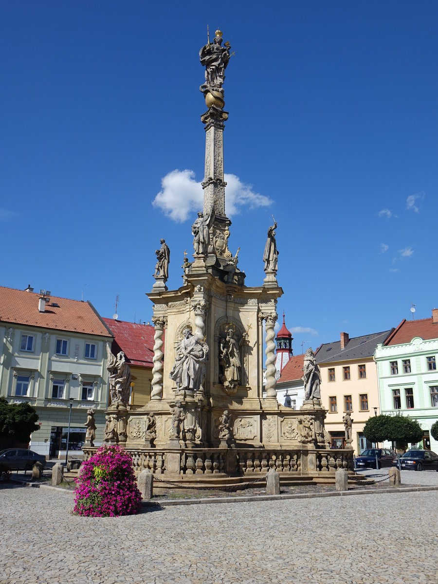 Unicov / Mahrisch Neustadt, Mariensule am Masarykovo Namesti (01.08.2020)