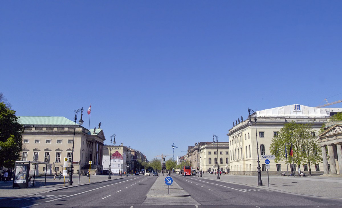 Unter den Linden in Berlin. Aufnahme: April 2007.