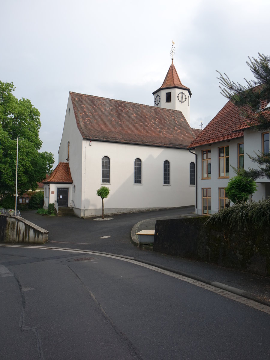 Unterafferbach, kath. Pfarrkirche St. Wendelin, Saalbau mit Chorturm, erbaut 1928 durch Karl Schmitt (13.05.2018)