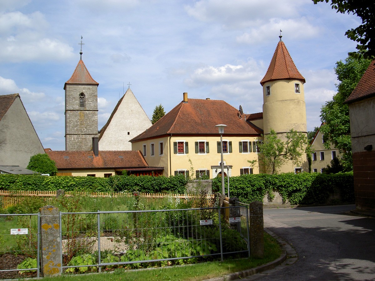 Unteraltenbernheim, Seckendorffsches Schloss und St. Peter und Paul Kirche (19.06.2014)