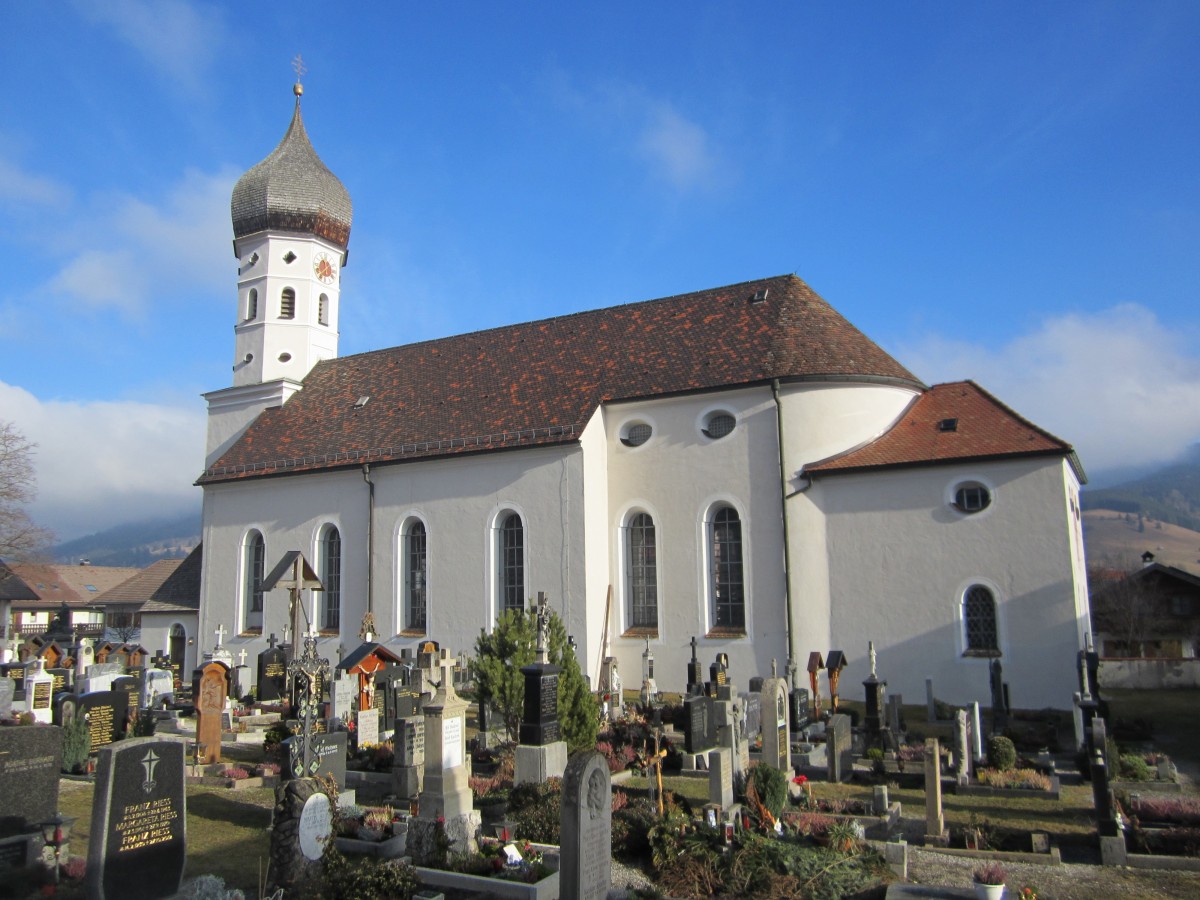 Unterammergau, St. Nikolaus Kirche, erbaut von 1688 bis 1710 nach Plnen von Germanus Pecher (12.01.2014)